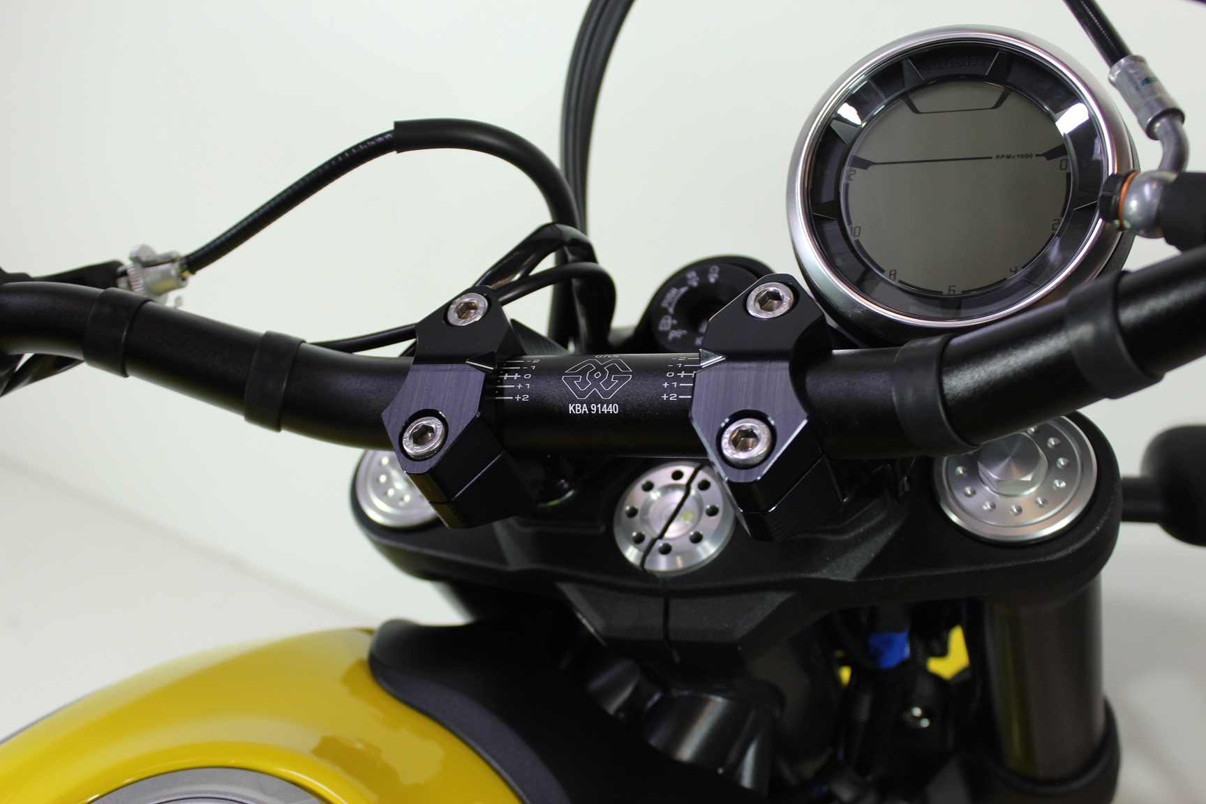 2DGT verstellbare Lenkerböcke mit ABK-12 schwarz