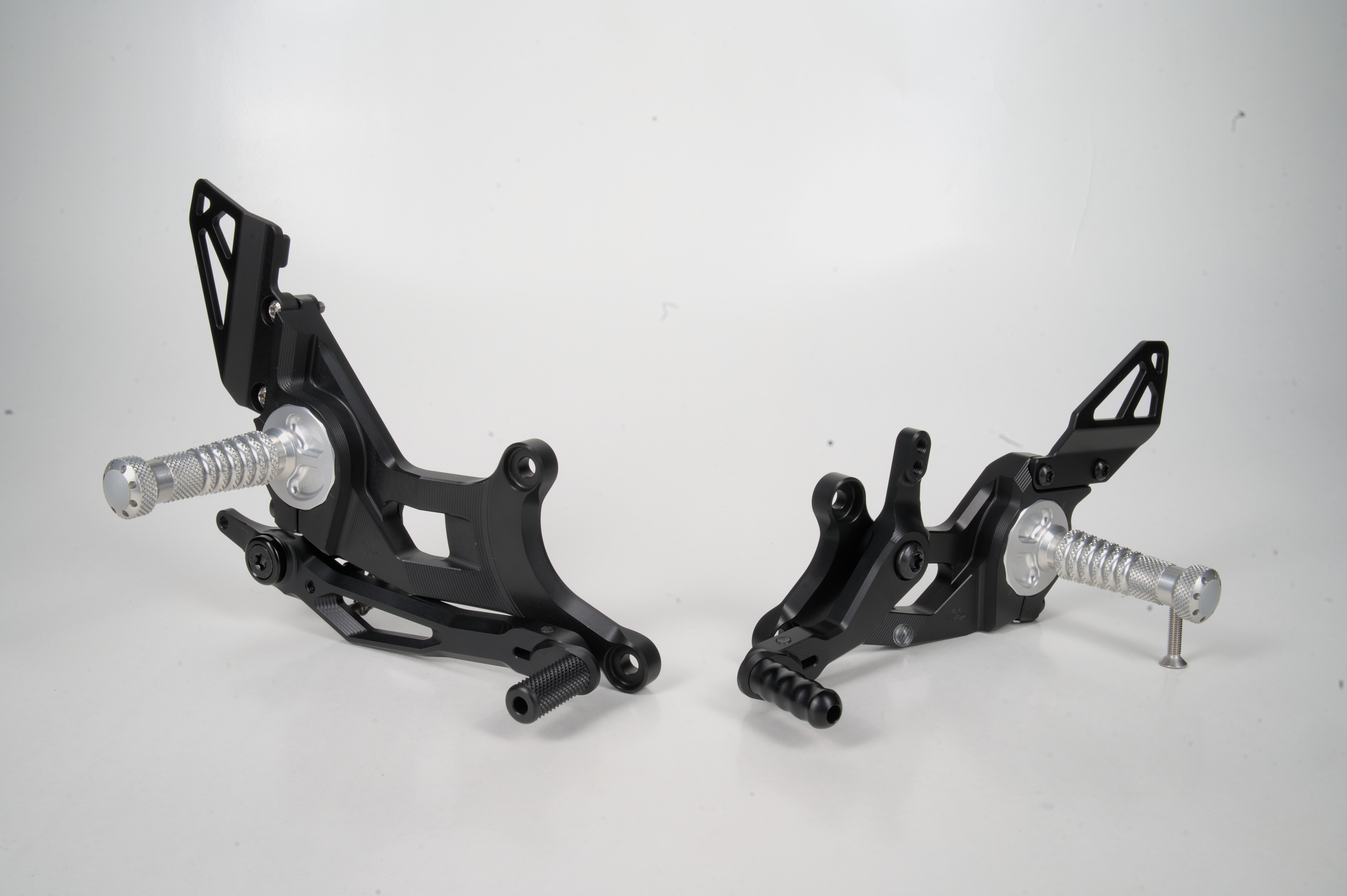 Fussrastenanlage R9T-Racer schwarz matt